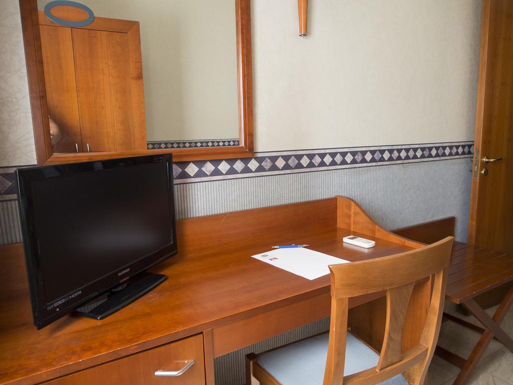 Hotel Kroma Ragusa Bagian luar foto