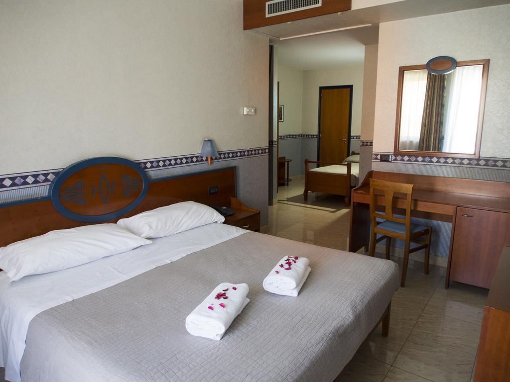 Hotel Kroma Ragusa Bagian luar foto