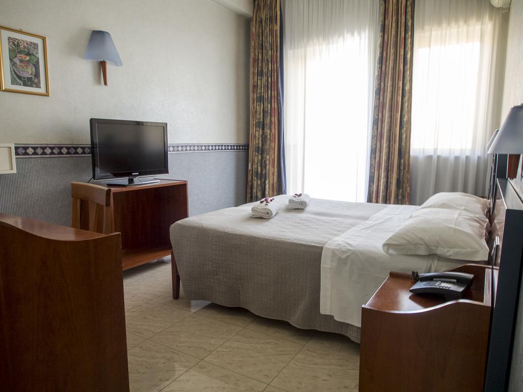 Hotel Kroma Ragusa Bagian luar foto
