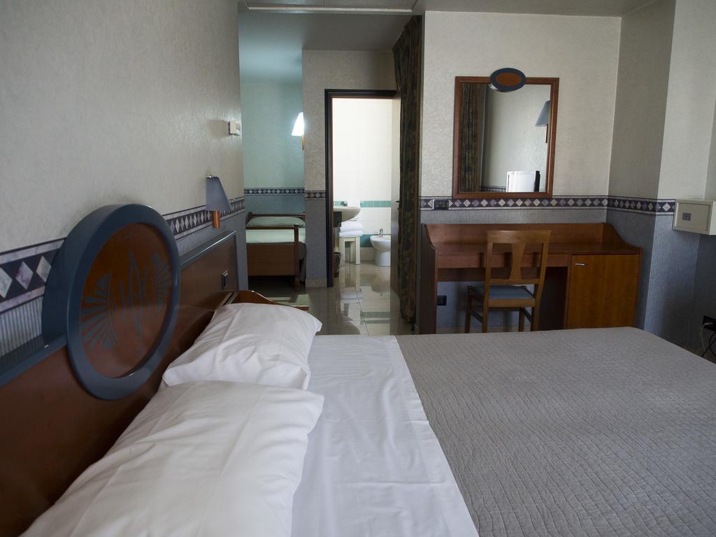Hotel Kroma Ragusa Bagian luar foto