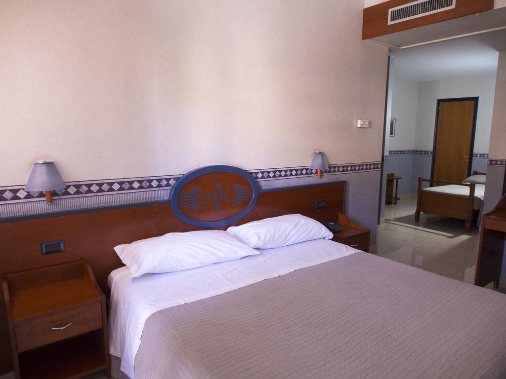 Hotel Kroma Ragusa Bagian luar foto