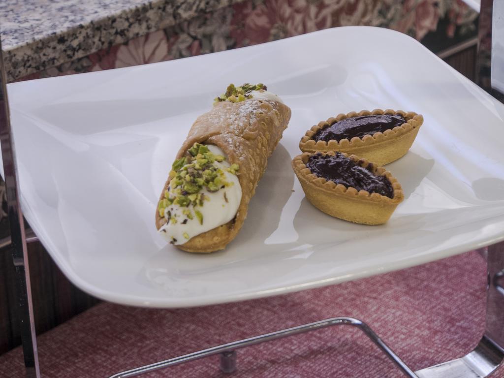 Hotel Kroma Ragusa Bagian luar foto